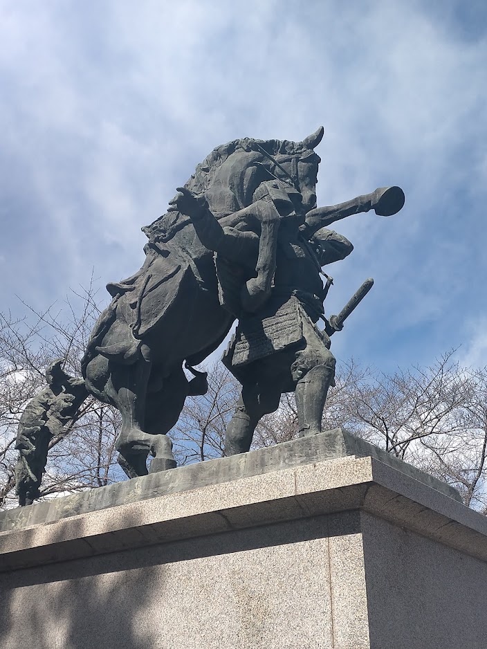 馬を背負った武士