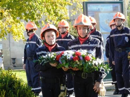 Cérémonie au monument aux morts (photo Any manuel)