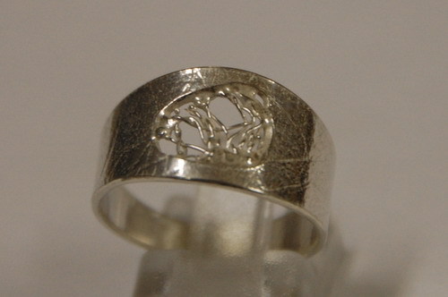 Ring mit geklöppeltem Silberdraht.