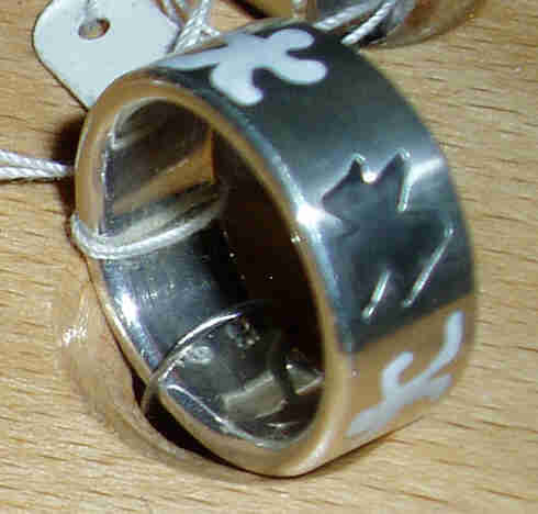 Ring mit Symbolen schwarz/weiß