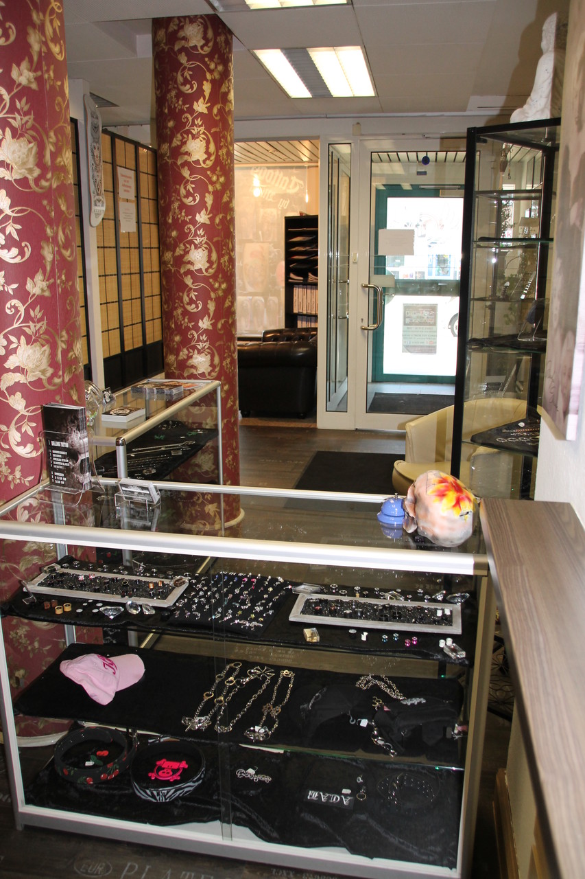 Professionelle Tattoos und Piercings Professionelle Tattoos und