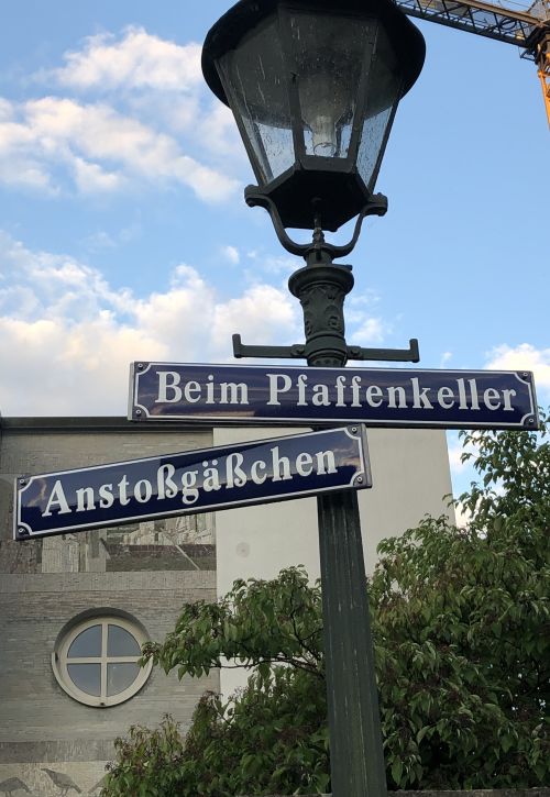 Hier am Augsburger Anstoßgässchen soll es nachts spuken