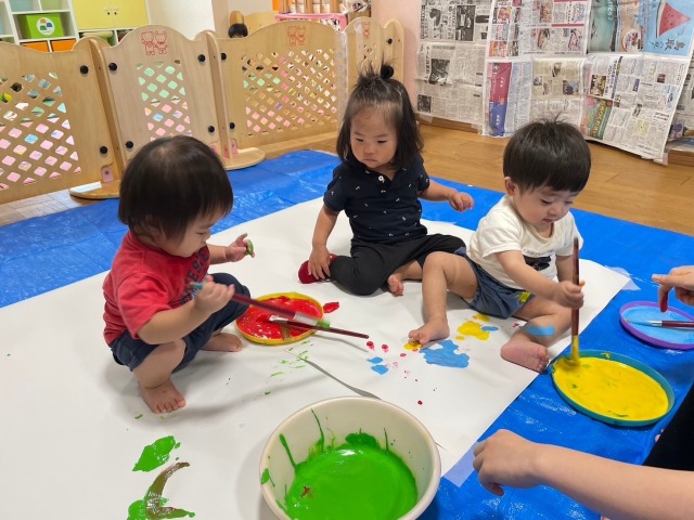 白い紙を広げて…