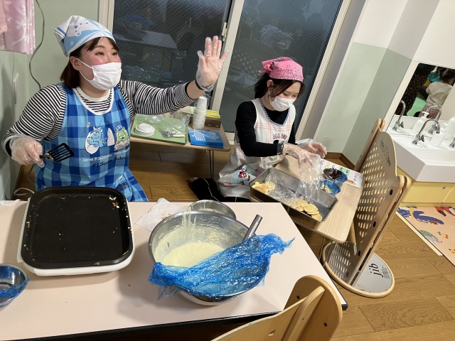 3・職員が焼いています
