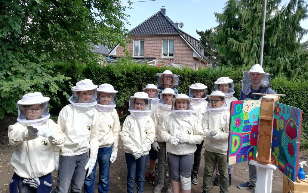 Die Bienen ziehen ein!