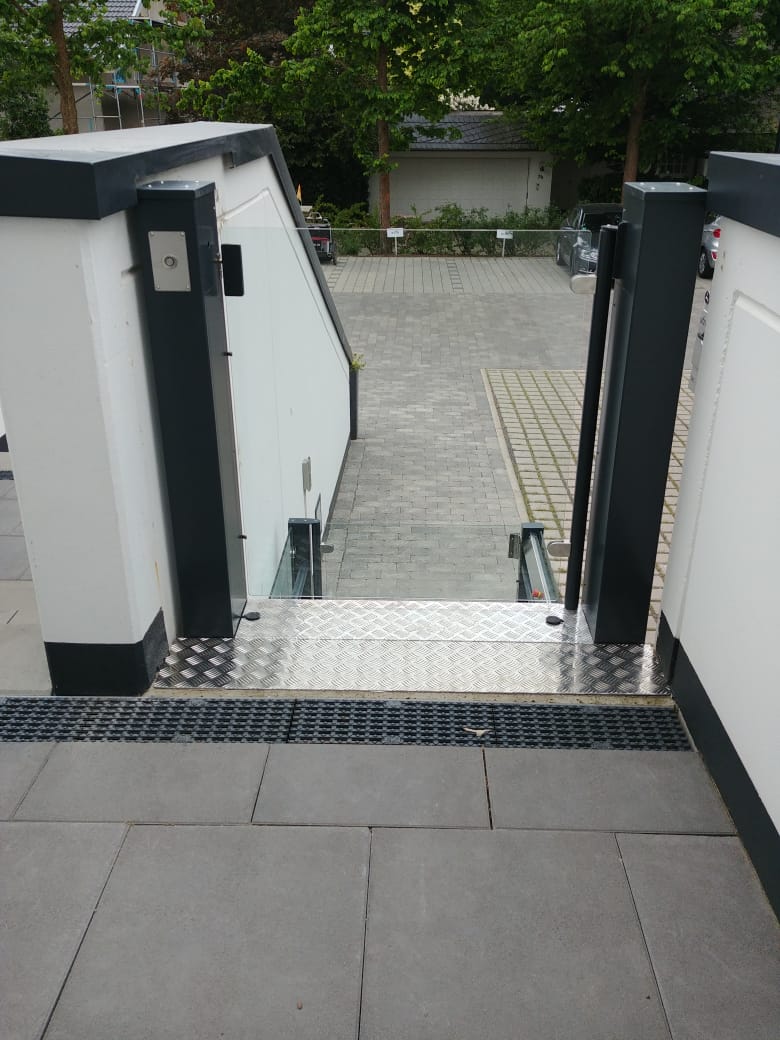 Plattformlift - H&R Aufzüge GmbH