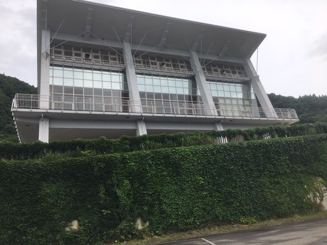 ミラーフィルムで目隠しと暑さ対策