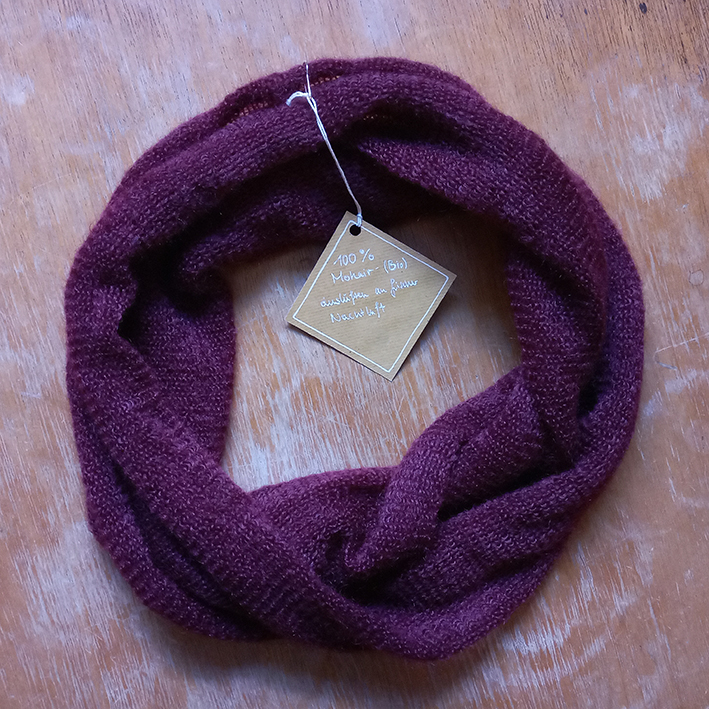 LE.A 2: aubergine, ca. 78cm breit (halb) x 26cm hoch