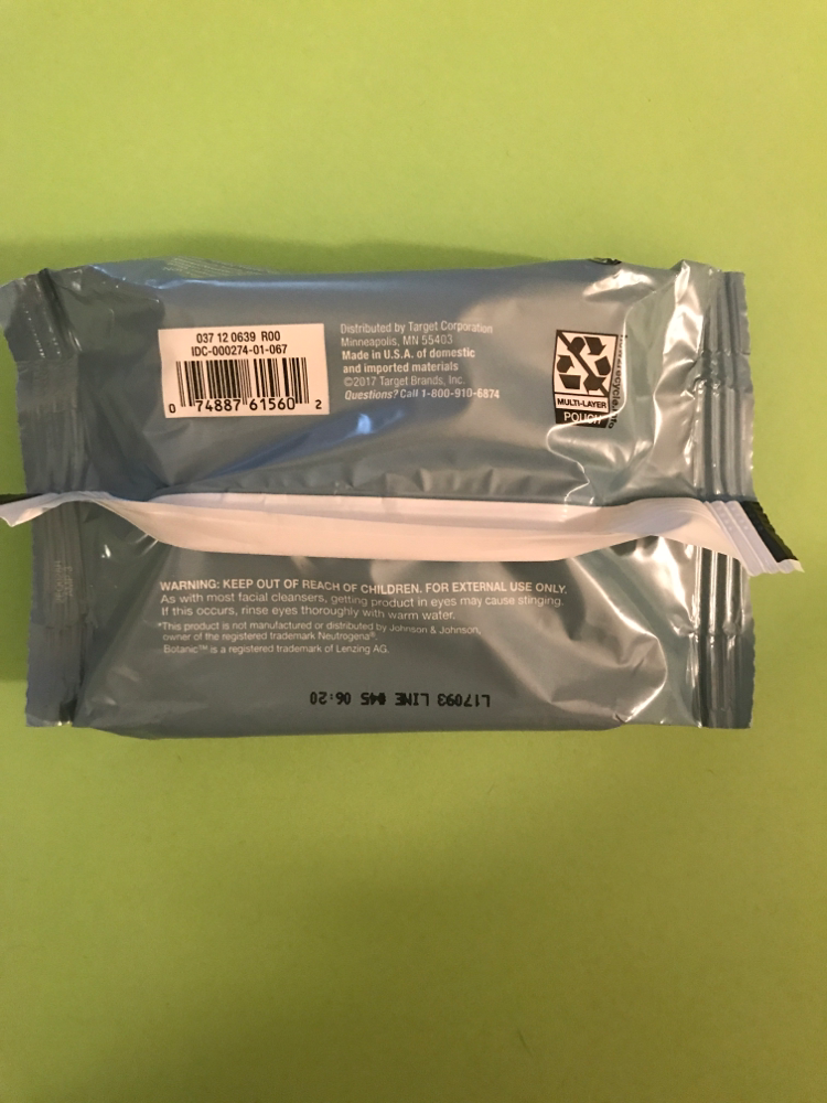 Up & Up makeup remover cleansing towelettes