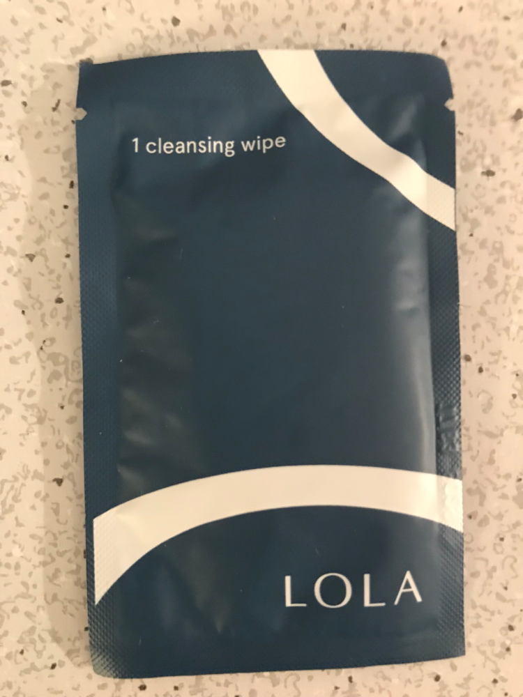 Lola cleansing wipe