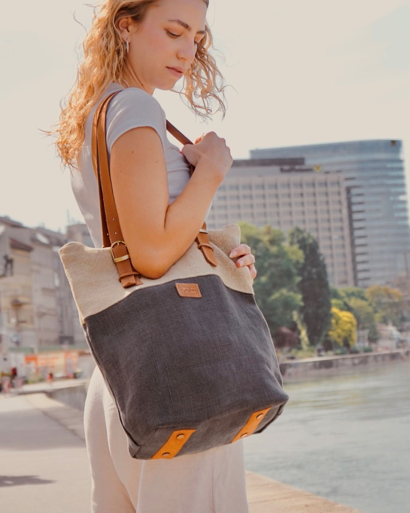 KWOOKSTA entwirft innovative, stylische Taschen aus Naturfaser für Individualisten