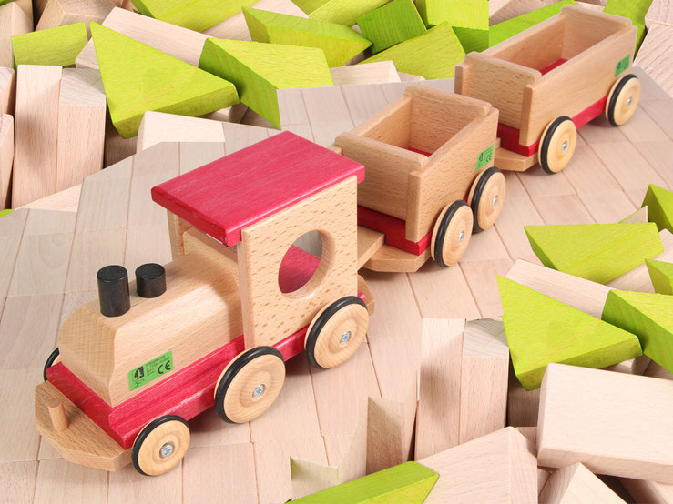 Beck Holzspielzeug ist eine deutsche Manufaktur, die seit über 70 Jahren hochwertiges, pädagogisch wertvolles Holzspielzeug handfertigt.