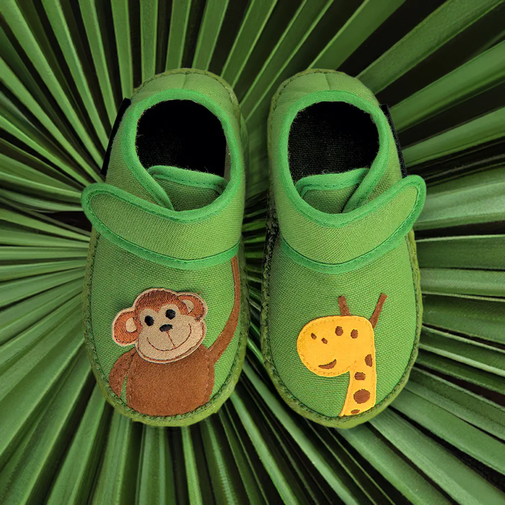 Nanga-shoes.com produziert und vertreibt hochwertige Haus- und Straßenschuhe aus nachhaltigen Materialien für die ganze Familie.