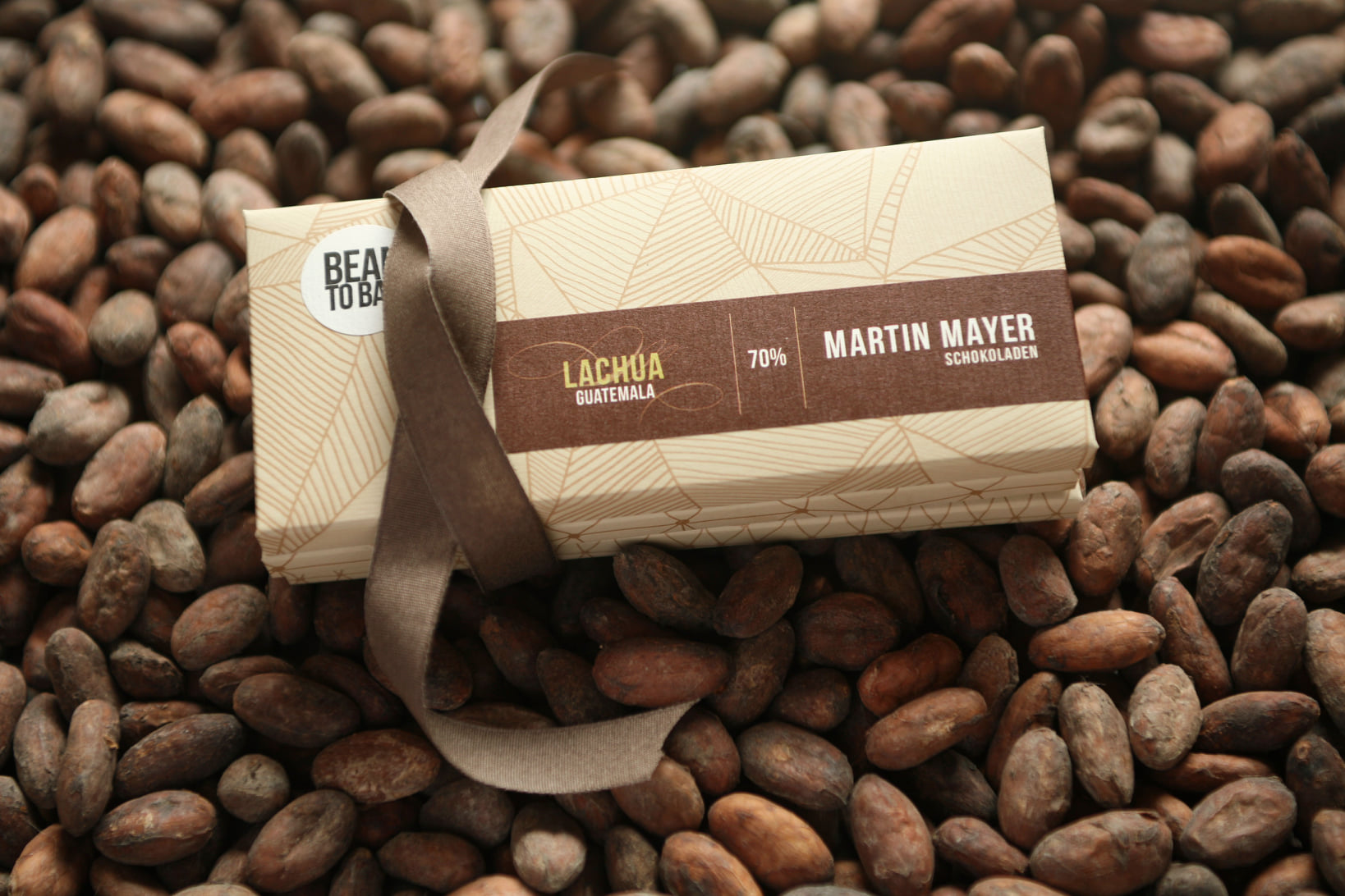 Martin Mayer Schokoladen kreiert hochwertige Schokolade, Pralinen und handgeschöpfte Schokoladen "from bean to bar" und röstet die Kakaobohnen schonend selbst.