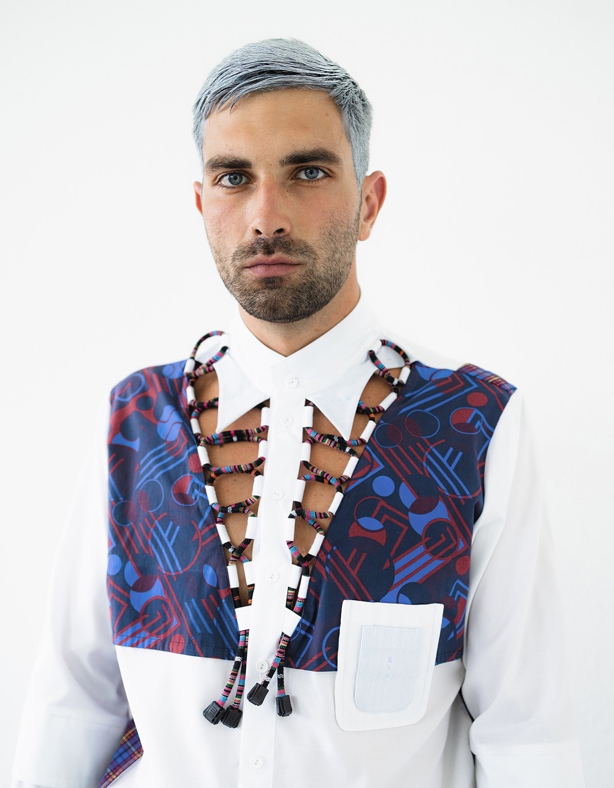 Das Hemd „Rubicue“ von leonid matthias ist ein exklusives Designer-Stück aus der Kollektion „i am not fake“.