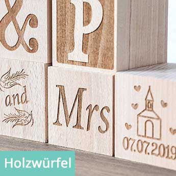 Personalisierte Hochzeitsgeschenke: Holzwürfel von herzensprojekt.de