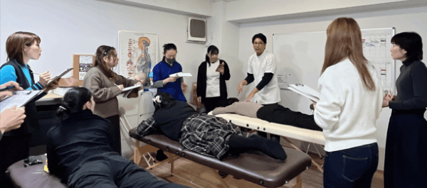 揺らすだけで整う骨盤調整講座の受講風景
