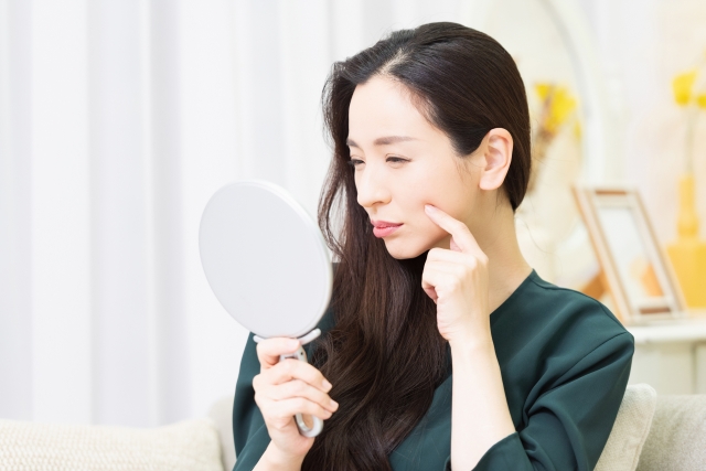 スマホ首、ストレートネックは・・・老け顔の元！