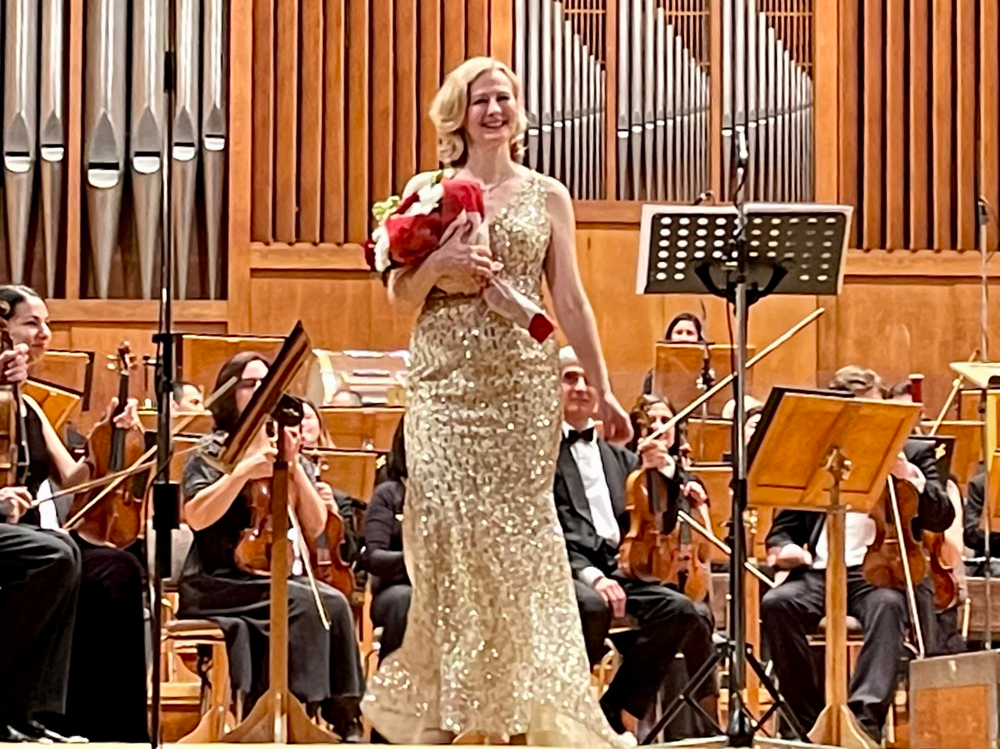 Hermine Haselböck 2022 Konzert mit Zemlinskys Materlinck-Gesängen in Sofia mit dem Sofia Philharmonic Orchestra unter Peter Valentovič