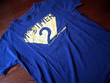 MOTHER2 発売記念Tシャツ(黒/青) - MOTHER Collection Japan MOTHER2 発売記念Tシャツ(黒/青) - MOTHER Collection Japan