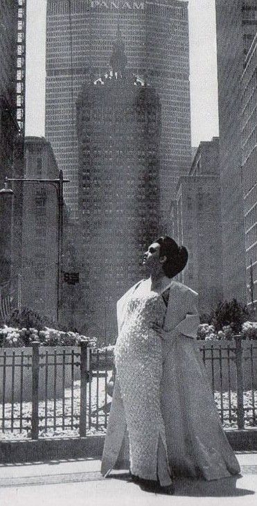 Vestido y abrigo, 1964