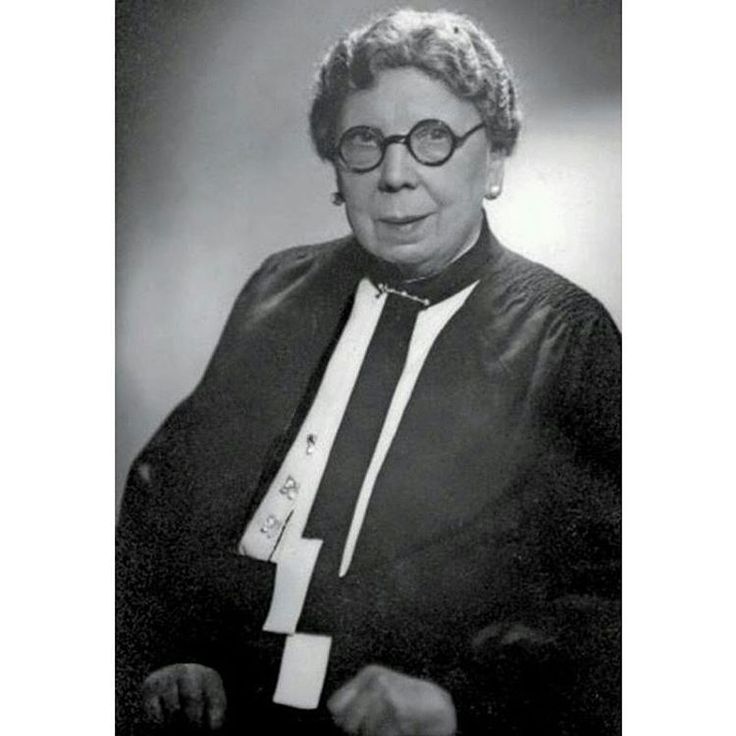 “Martina Eizaguirre Embil" (Madre de Cristóbal Balenciaga)