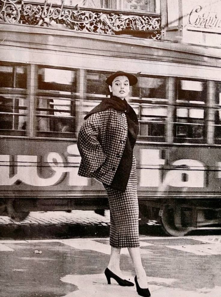 Collection Haute Couture _Automne _ Hiver 1952-53.