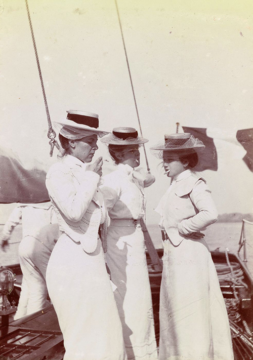Mujeres con canotier, 1890