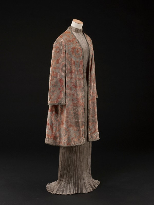 Conjunto de túnica "Delphos" y abrigo 1908
