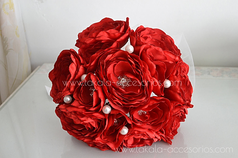 Ramo artesanal, flores de tela, ramo rojo, ramo tela, bouquet tela, flores artificiales.