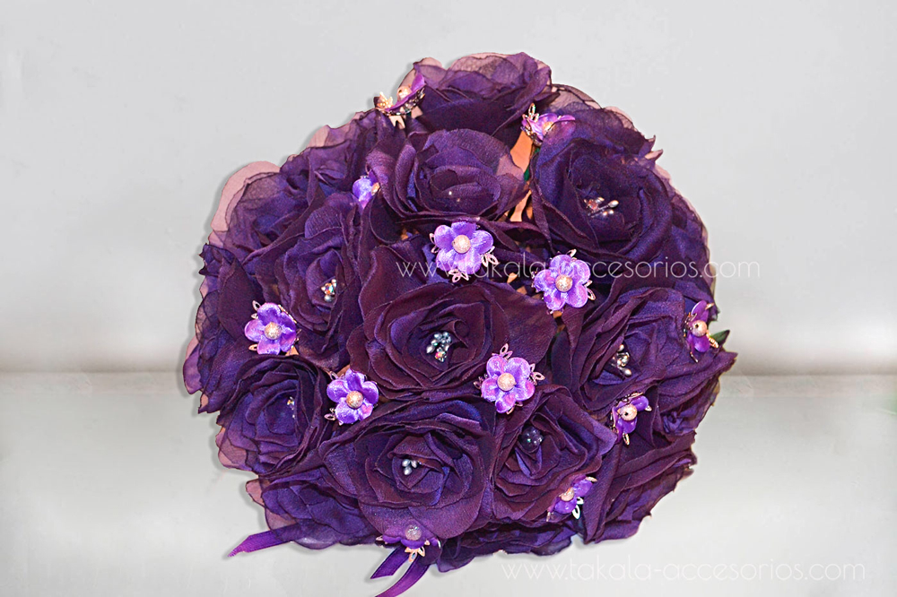 Ramo artesanal, flores de tela, ramo tela, ramos violetas, bouquet tela, flores artificiales.