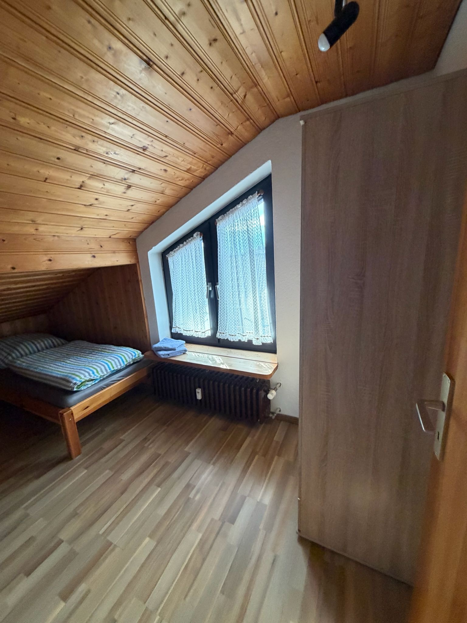 Schlafzimmer mit 2 Einzelbetten