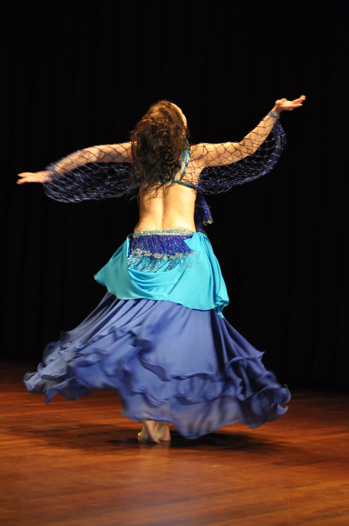 Nadja Ghazal; orientalischer Tanz; Bellydance; Bauchtanz in Bern und Thun; Foto Ueli Zaugg im Bärensaal Thun