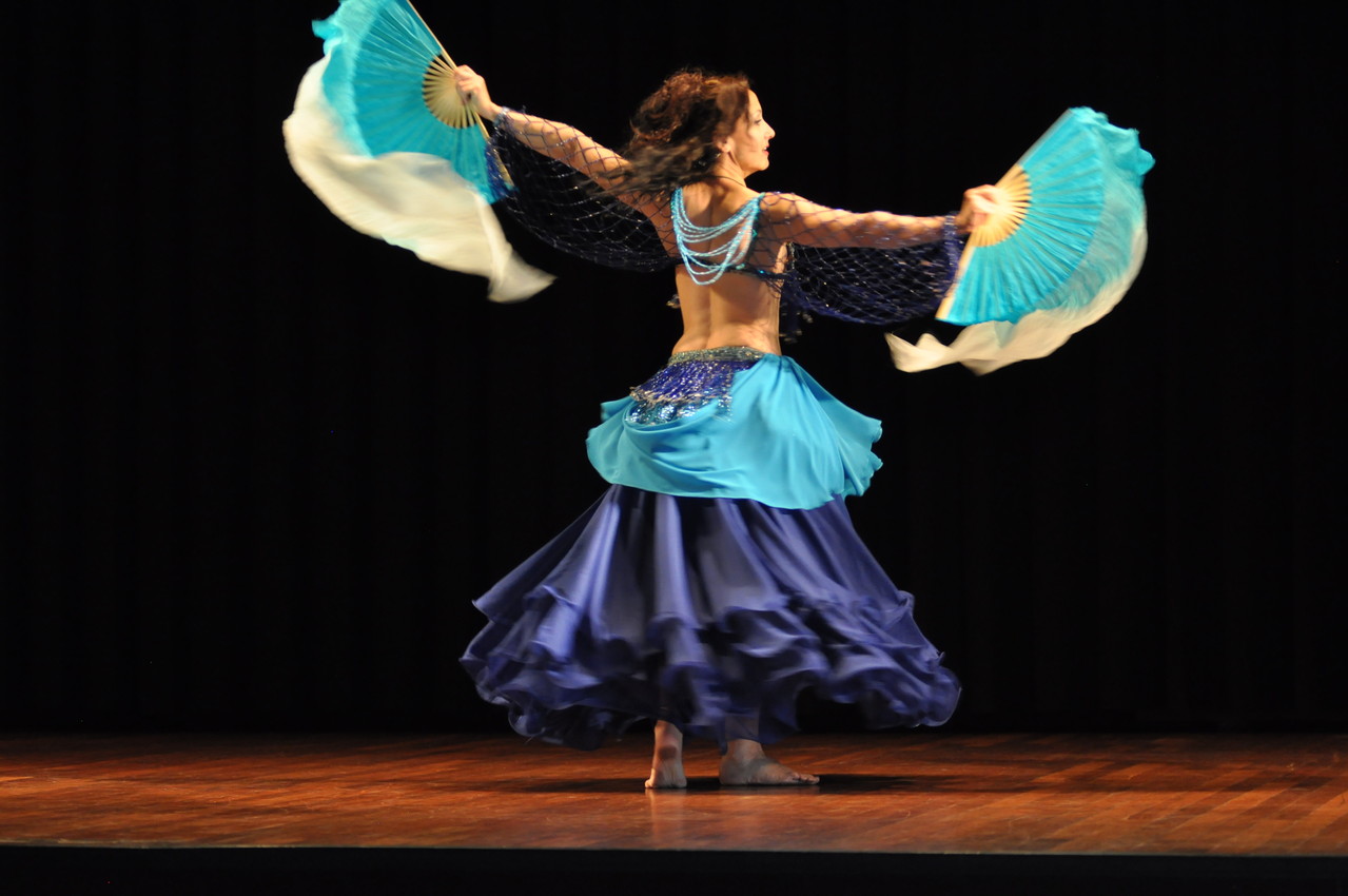 Nadja Ghazal; orientalischer Tanz; Bellydance; Bauchtanz in Bern und Thun; Foto Ueli Zaugg im Bärensaal Thun