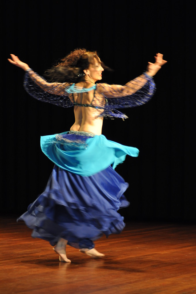 Nadja Ghazal; orientalischer Tanz; Bellydance; Bauchtanz in Bern und Thun; Foto Ueli Zaugg im Bärensaal Thun