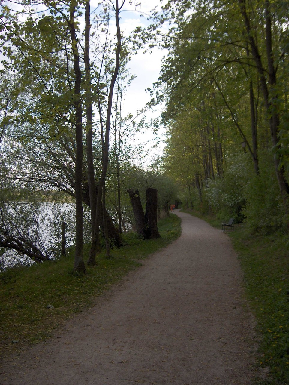 Wanderweg um den See