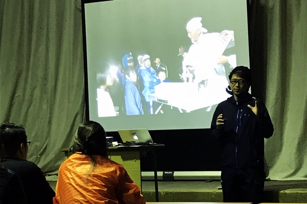 岡田理事長の講義で始まります。