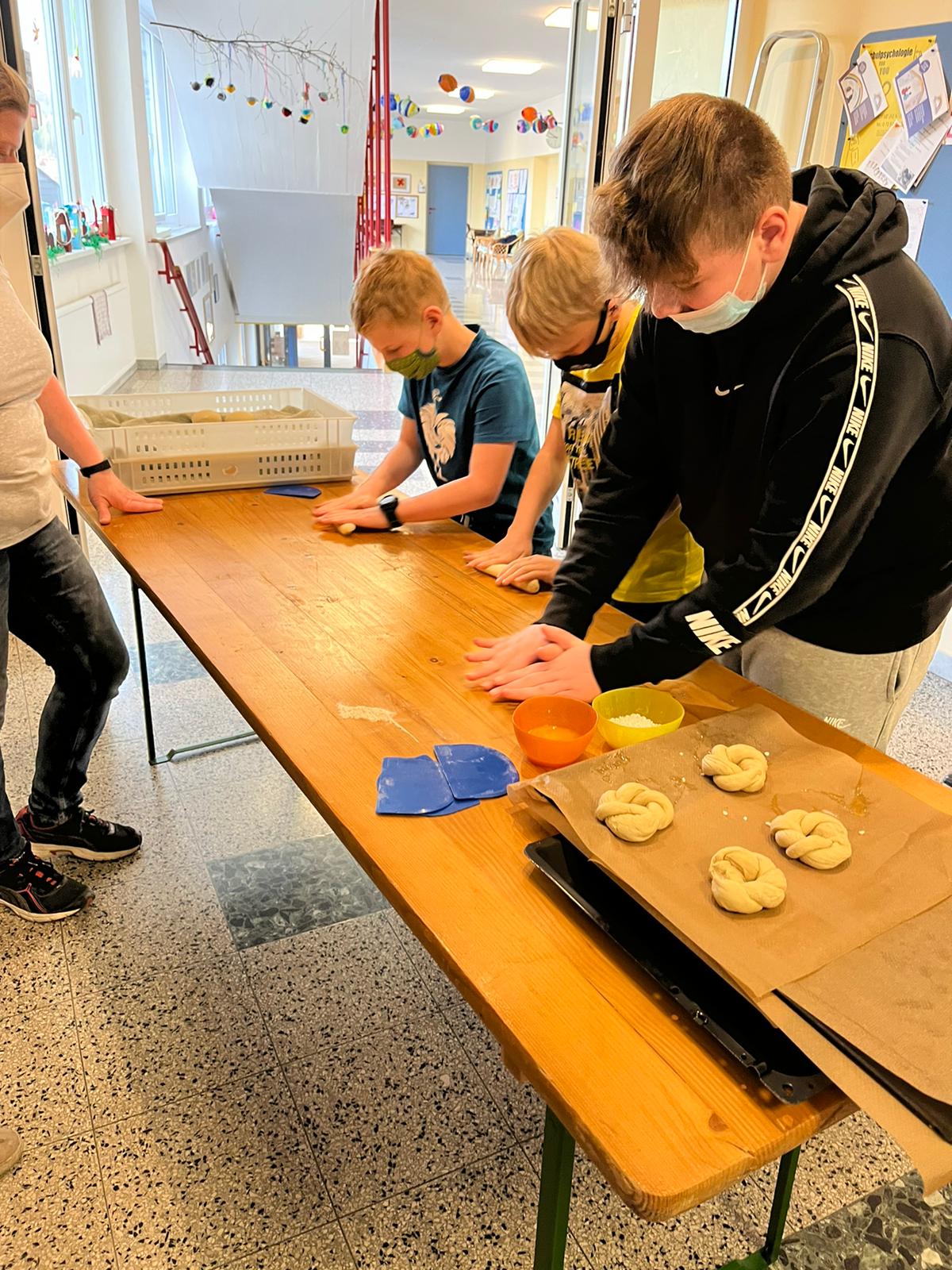 Osternester backen - 4. Klasse - Volksschule Steinbach an der Steyr