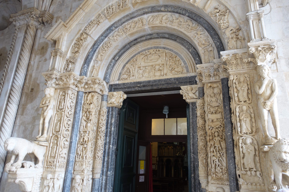 Trogir - Portail de la Cathédrale Saint Laurent (Radovan)