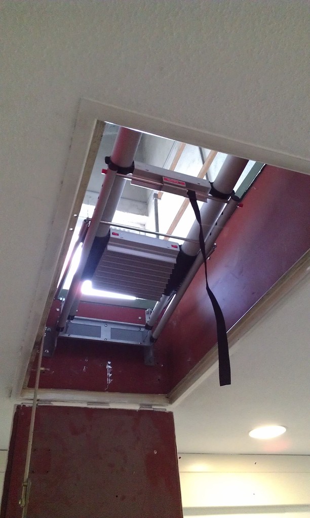 Dachbodenleiter eingezogen