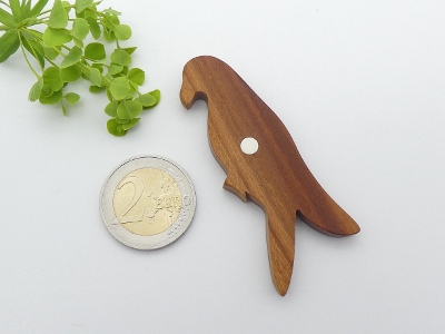 Papagei - Magnet aus Zwetschge