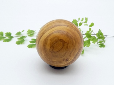 Holzkugel aus Olivenholz 48 mm