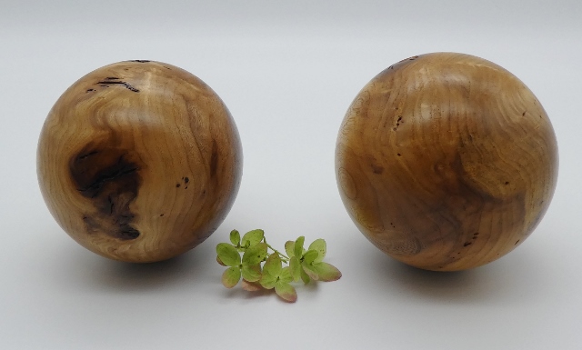 Holzkugeln aus Ulme