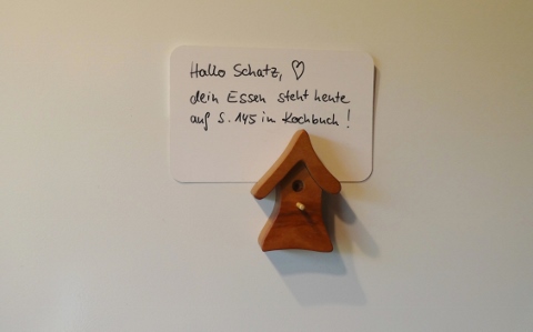 Vogelhaus-Magnet aus Holz