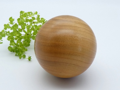 Holzkugel aus Kirsche, 80 mm