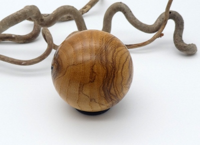 Holzkugel aus Olivekernesche, 50 mm