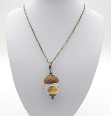 Naturschmuck-Anhänger mit Eichel