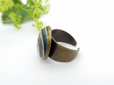 Ring mit buntem Holz in weiss-blau
