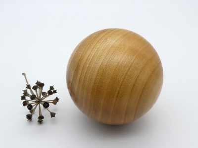 Holzkugel aus Kirsche, 80 mm