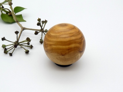 Holzkugel aus Olivenholz, 47 mm